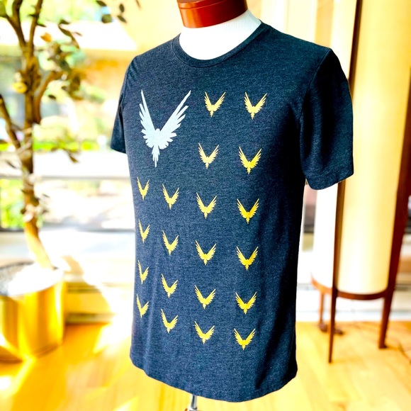 Boys gray Maverick T Shirt, Medium, Excellent Condition, Logan Paul - Picture 1 of 8